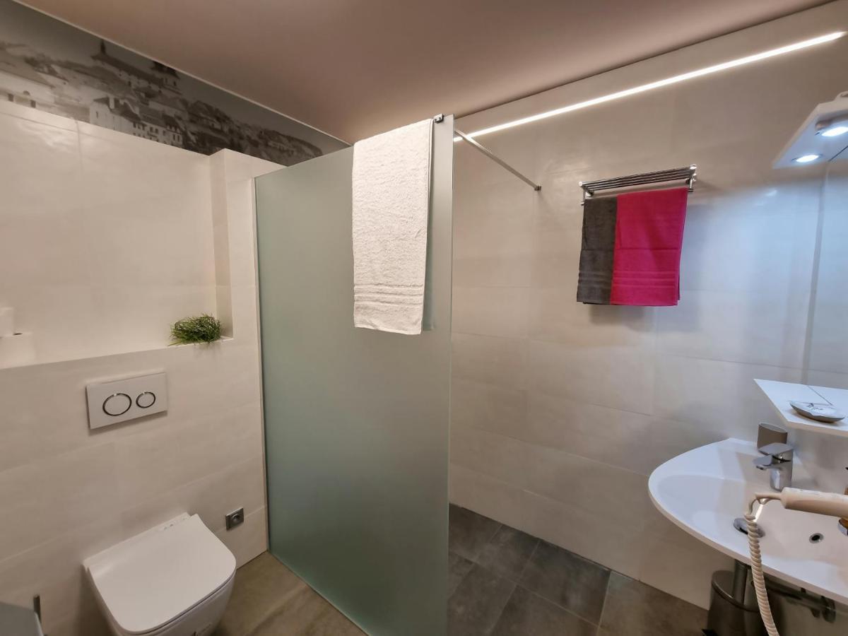 Apartmany Etenia Kadan Bagian luar foto