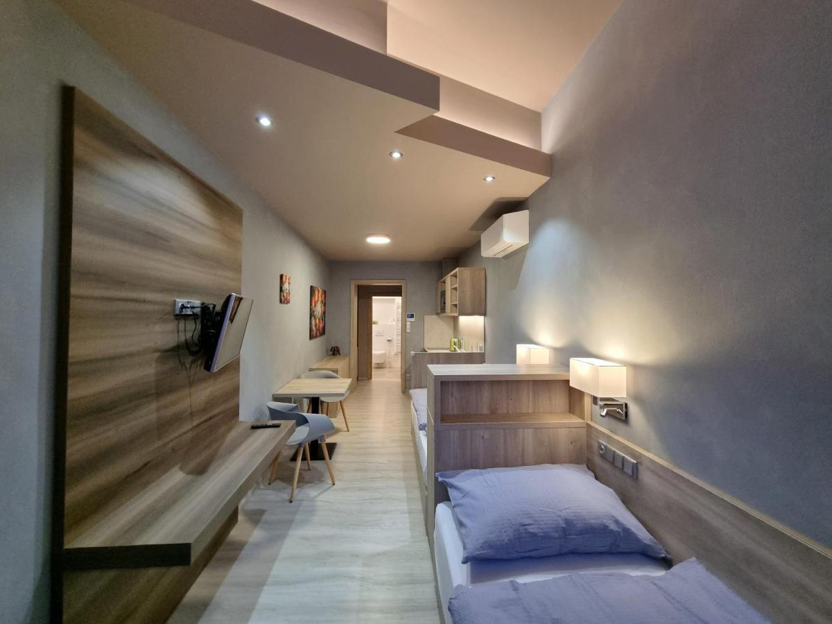 Apartmany Etenia Kadan Bagian luar foto