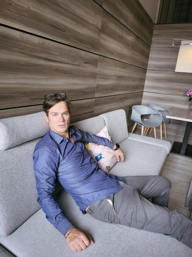 Apartmany Etenia Kadan Bagian luar foto