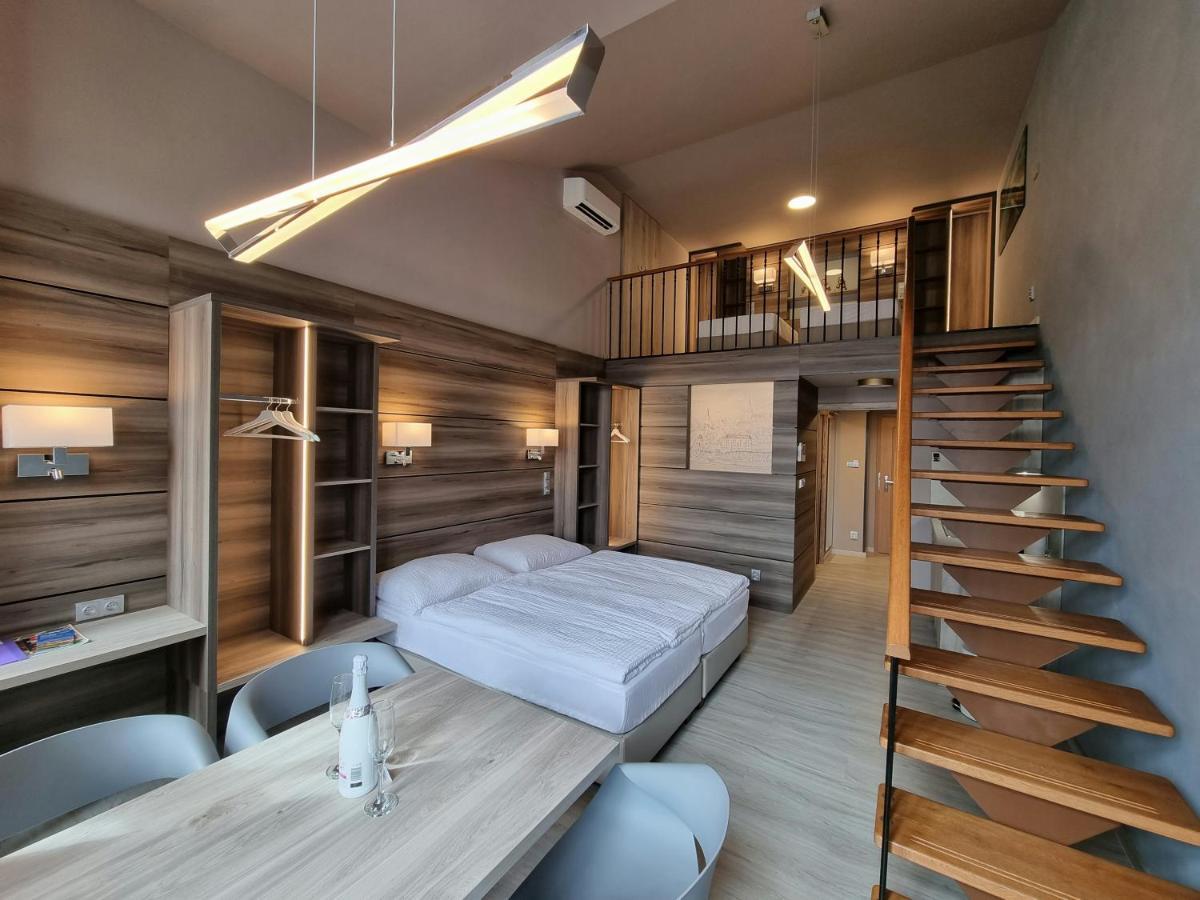 Apartmany Etenia Kadan Bagian luar foto
