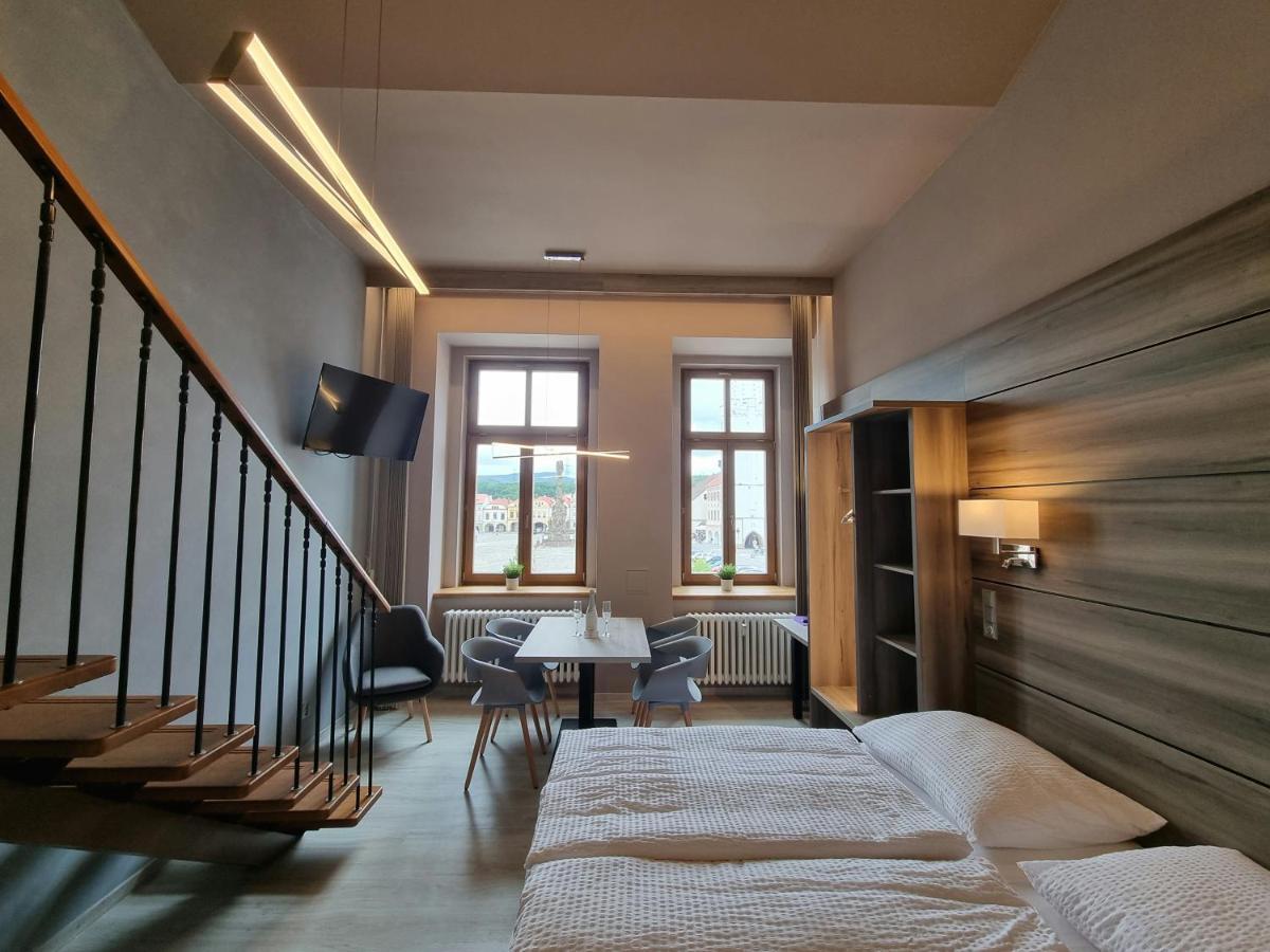 Apartmany Etenia Kadan Bagian luar foto