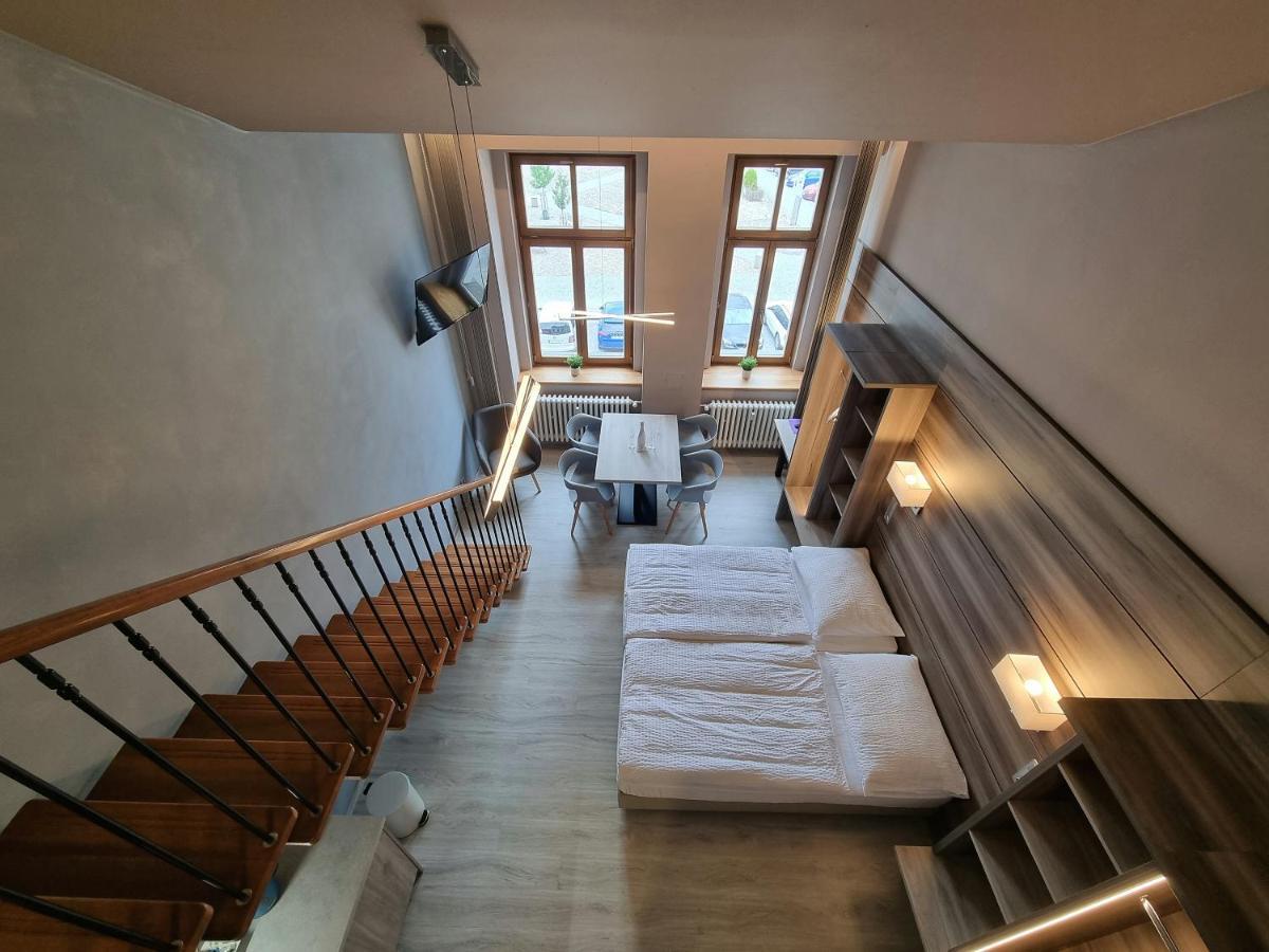 Apartmany Etenia Kadan Bagian luar foto
